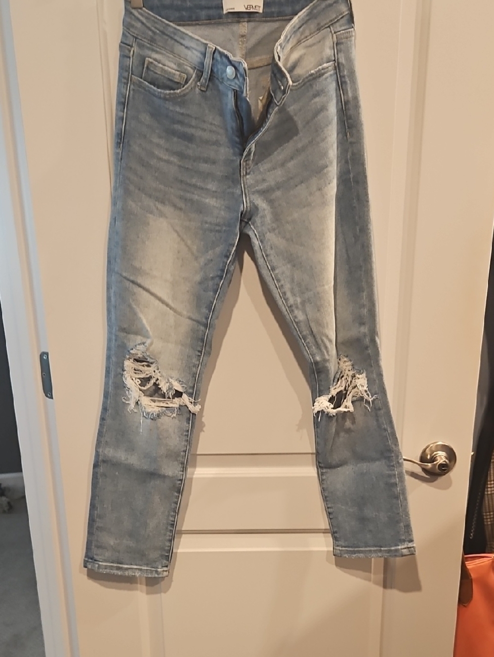 Vervet Cropped Distressed Jeans